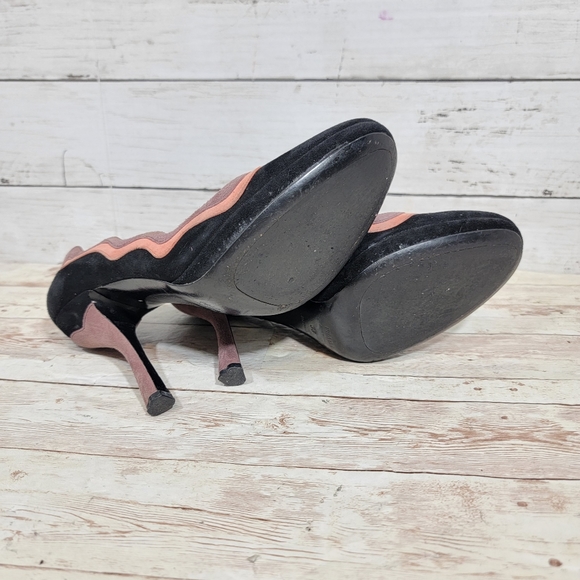 Prada suede scalloped pumps - Picture 3 of 13